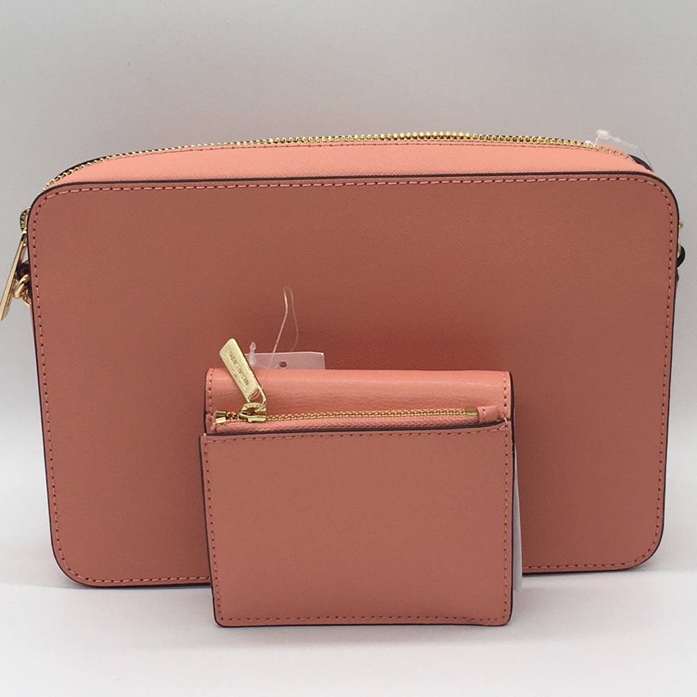 MICHAEL KORS LG EW CROSSBODY &MD CARRYALL CRD CASE - Picture 6 of 8